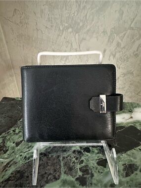 GUCCI Black Leather Bifold Wallet with Silver Clasp